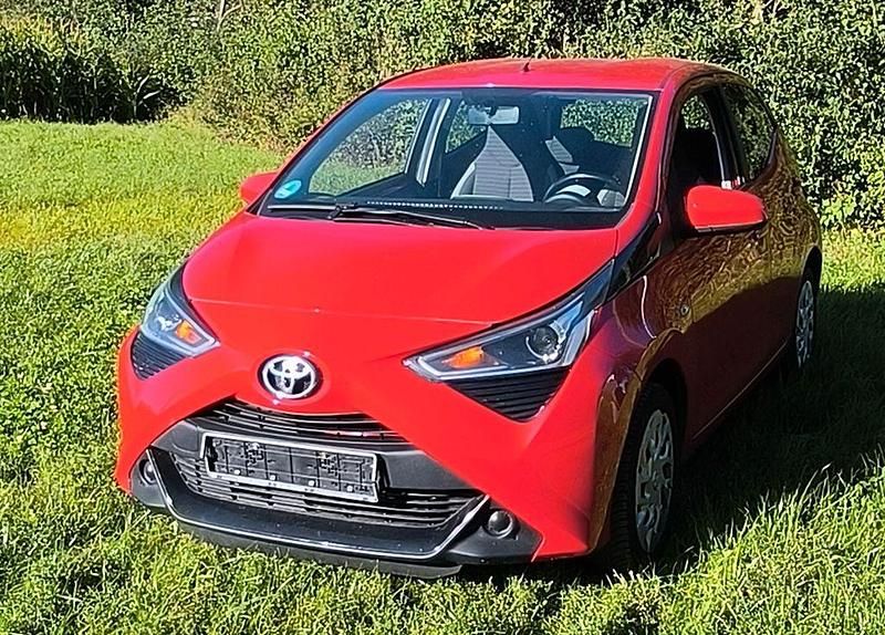 Rot Gebraucht 2019 Toyota Aygo Kleinwagen | 7.200 € (Fairer Preis) - Bild 1/4