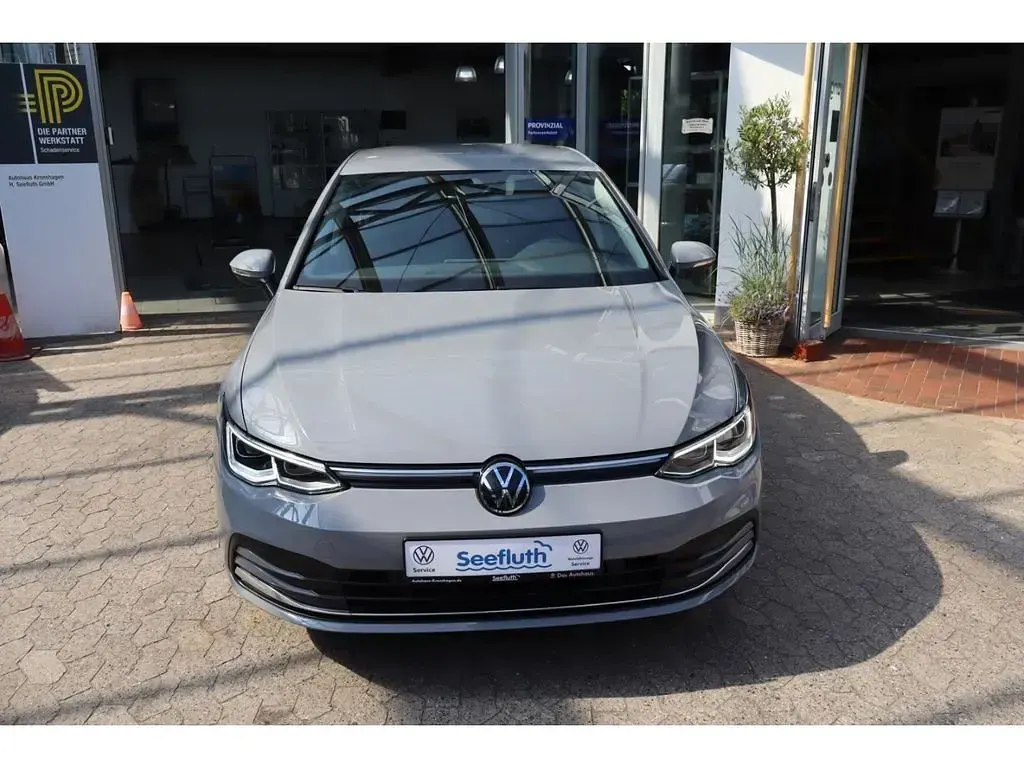 Gebraucht VW Golf VIII Style 131 PS (96 kW) 2024 Grau Limousine