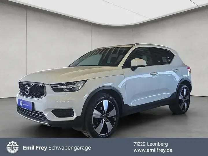 Weiß Gebraucht 2022 Volvo XC40 Momentum SUV | 27.970 € (Guter Preis) - Bild 1/4