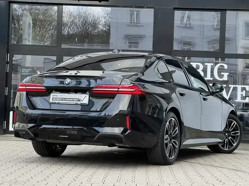 Gebraucht BMW 520 M Sport 208 PS (152 kW) 2024 Schwarz Limousine