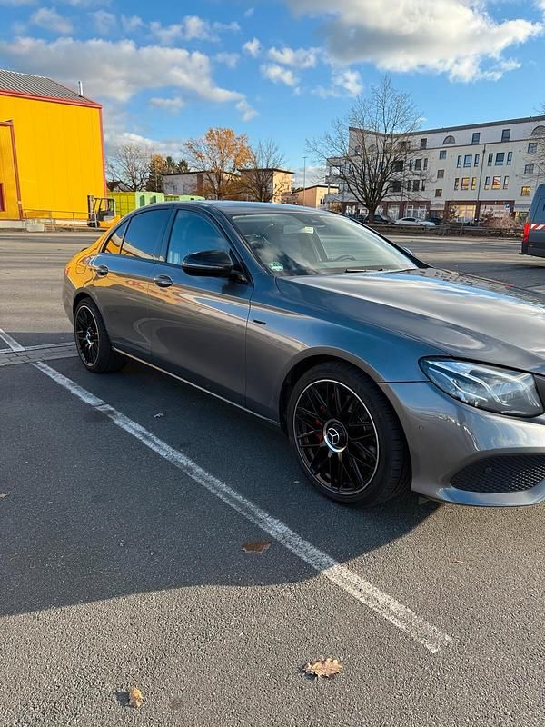 Grau Gebraucht 2016 Mercedes E350 Limousine | 20.000 € (Fairer Preis) - Bild 1/4