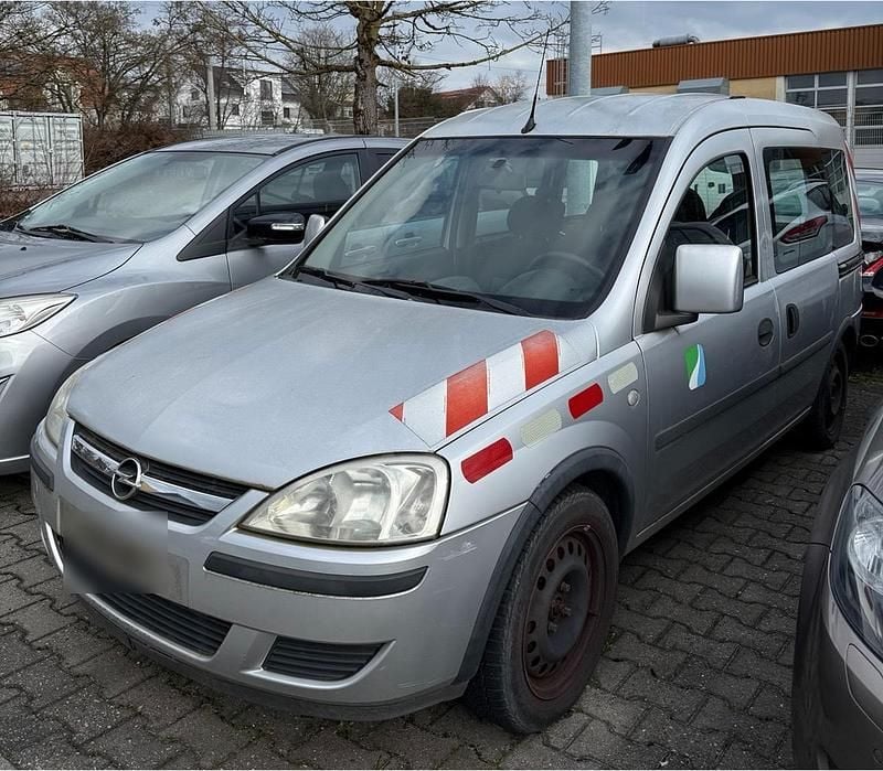 Usado Opel Combo 94 HP (69 kW) 2008 Prateado Monovolume