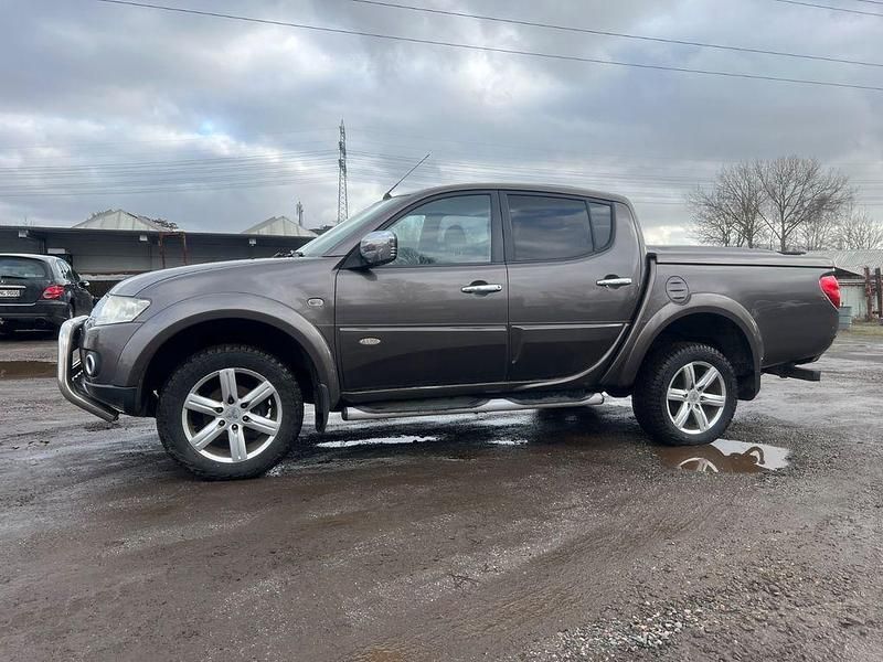 Gebraucht Mitsubishi L200 Intense 178 PS (130 kW) 2011 Braun Pickup