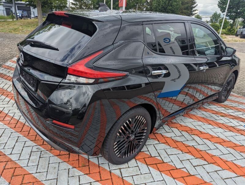 Gebraucht Nissan Leaf N-Connecta 110 kW (150 PS) 2023 Schwarz Kleinwagen