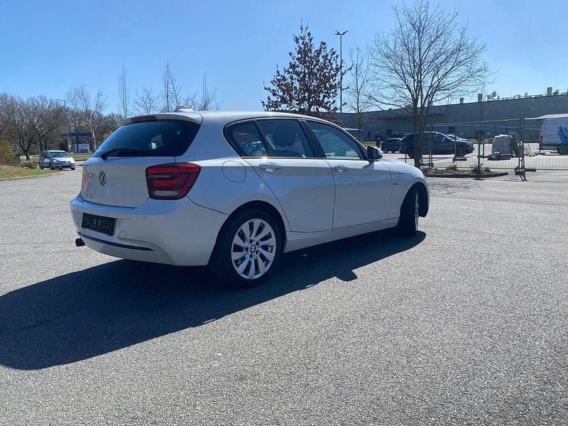 Gebraucht BMW 116 Sport Line 116 PS (85 kW) 2014 Weiß Kleinwagen