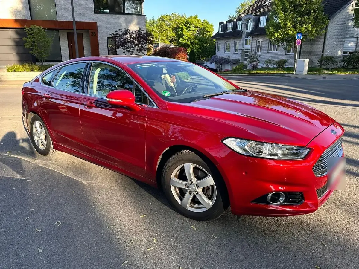 Gebraucht Ford Mondeo Titanium 160 PS (117 kW) 2015 Rot Limousine