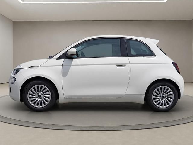 Gebraucht Fiat 500e Icon 86 kW (118 PS) 2023 Arktis weiß arktis weiß Kleinwagen