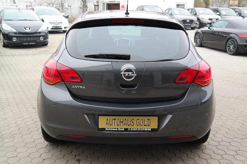 Gebraucht Opel Astra Design Edition 116 PS (85 kW) 2010 Grau Limousine
