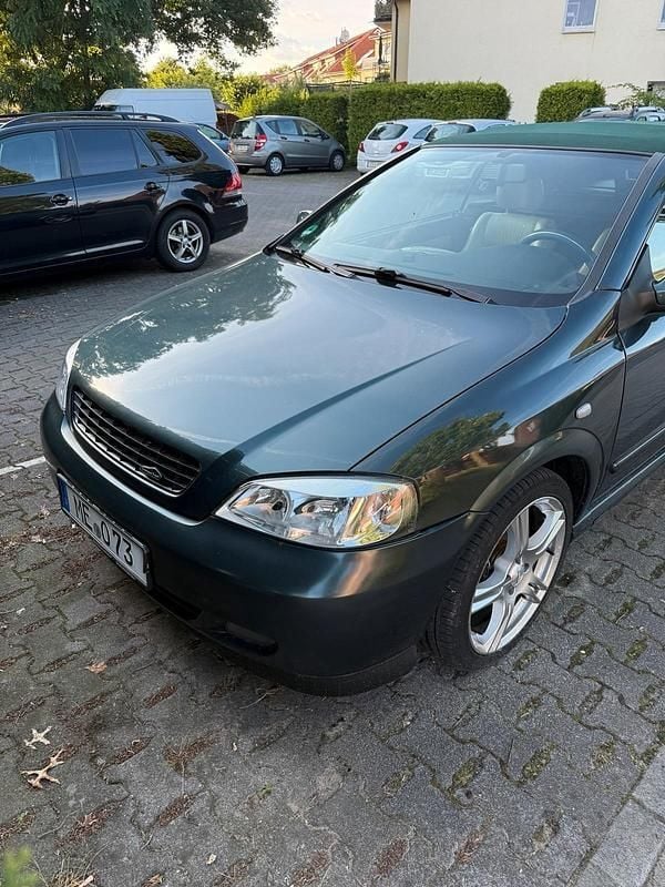 Grün Gebraucht 2001 Opel Astra Cabriolet Cabrio | 2.000 € (Guter Preis) - Bild 1/4