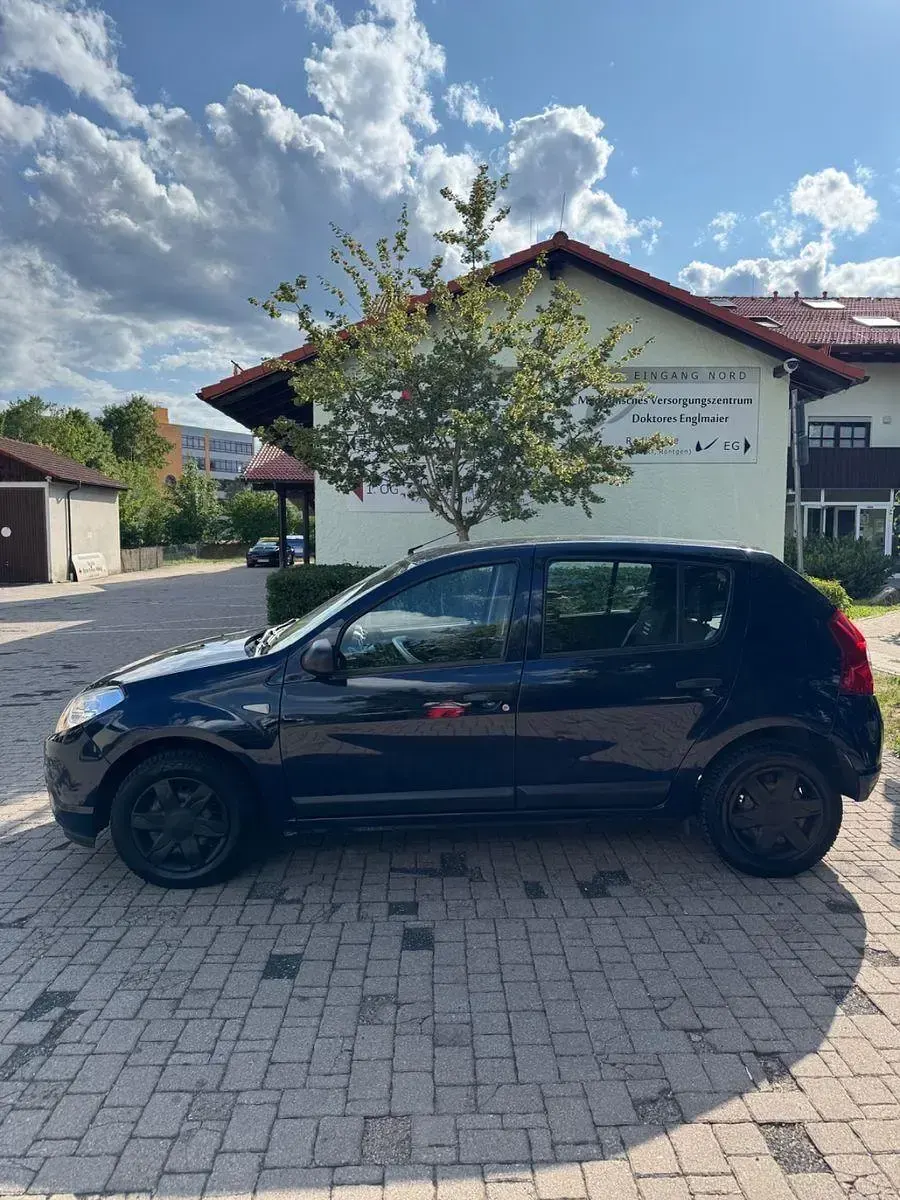 Gebraucht Dacia Sandero Ambiance 75 PS (55 kW) 2012 Blau Limousine