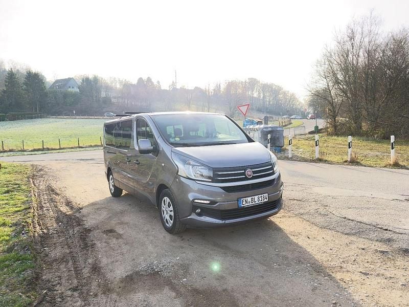Grau Gebraucht 2017 Fiat Talento Van / Kleinbus | 15.999 € (Etwas zu teuer) - Bild 1/4
