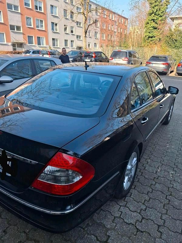 Gebraucht Mercedes E220 170 PS (125 kW) 2007 Schwarz Limousine