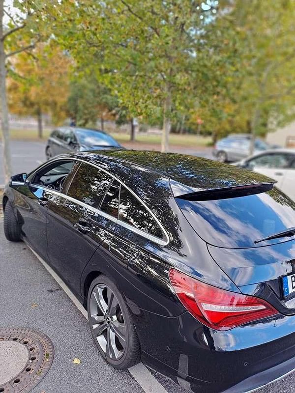 Gebraucht Mercedes CLA180 122 PS (89 kW) 2019 Schwarz Limousine