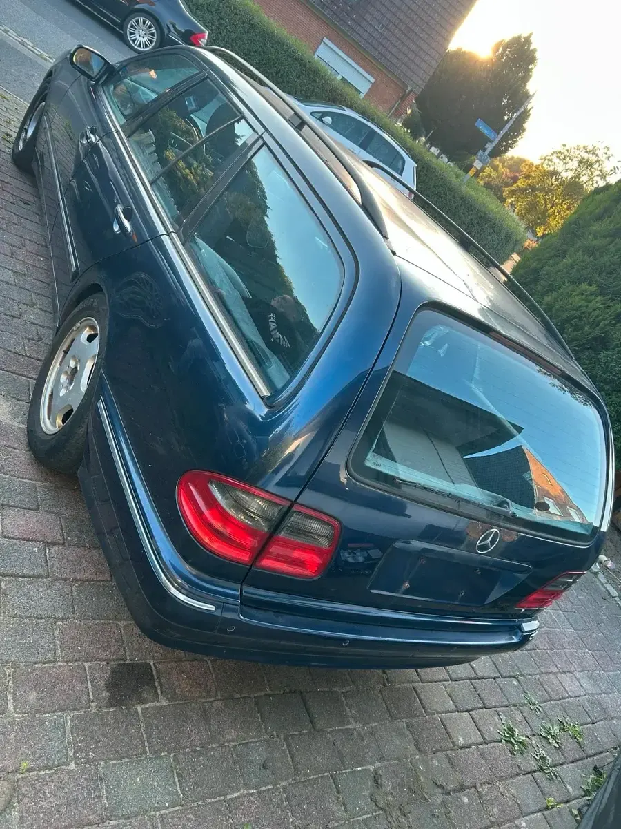 Gebraucht Mercedes E430 279 PS (205 kW) 2000 Blau Kombi