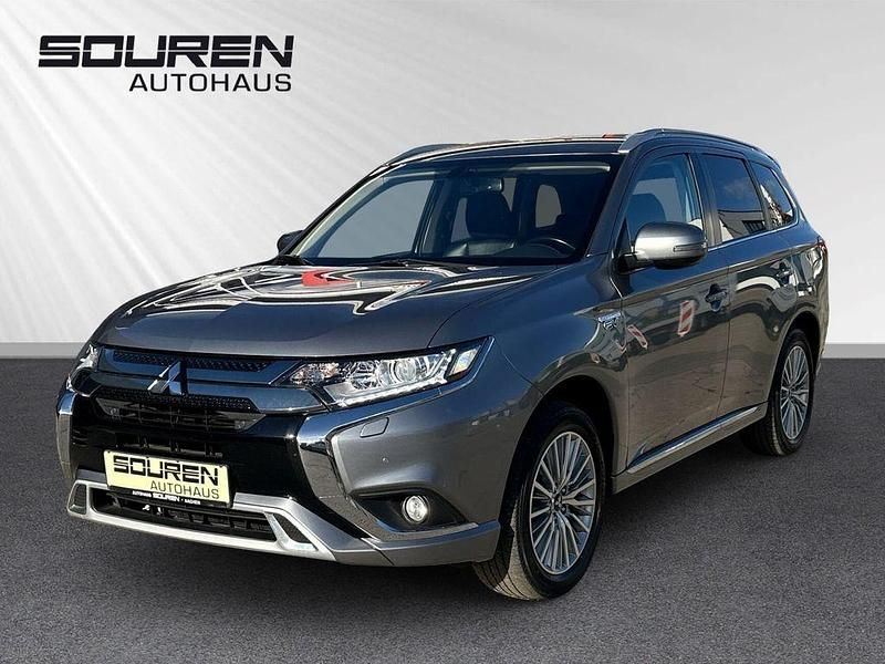 Platinumgrau (m) Gebraucht 2020 Mitsubishi Outlander P-HEV Basis SUV | 20.990 € (Fairer Preis) - Bild 1/4