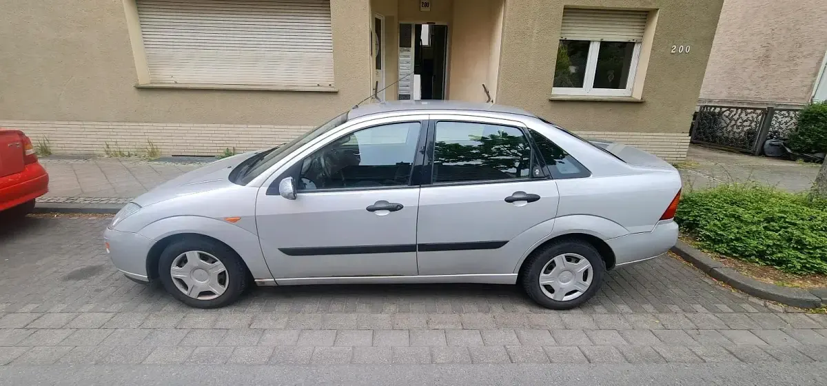 Gebraucht Ford Focus 100 PS (73 kW) 2000 Grau Limousine