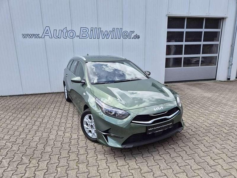 Experience green metallic Gebraucht 2024 Kia Ceed Sportswagon Comfort Kombi | 24.500 € (Guter Preis) - Bild 1/4