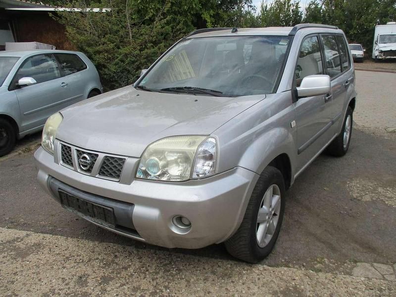 Grau Gebraucht 2004 Nissan X-Trail Comfort SUV | 1.890 € (Fairer Preis) - Bild 1/4