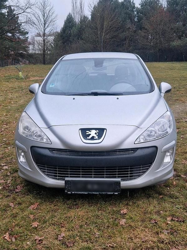 Gebraucht Peugeot 308 101 PS (74 kW) 2008 Silber Limousine