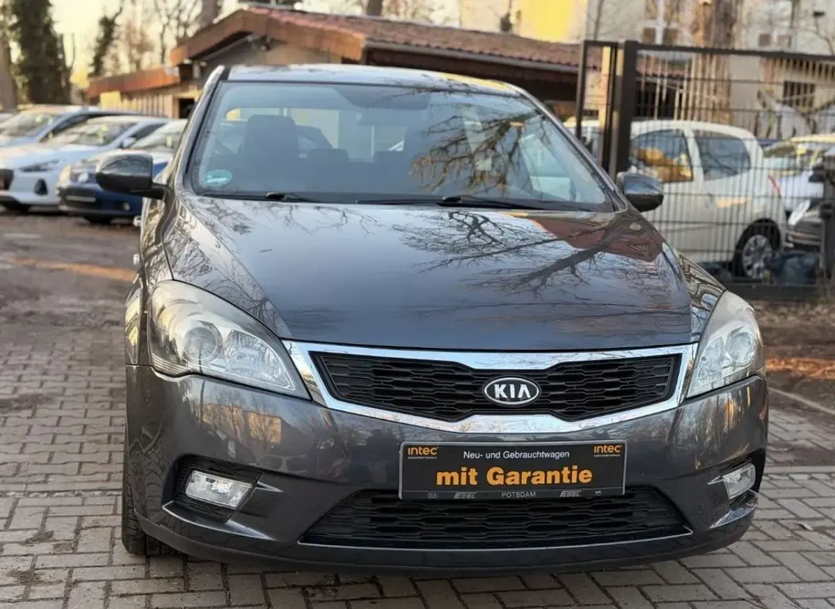 Usado Kia Ceed 90 CV (66 kW) 2012 Gris Utilitario