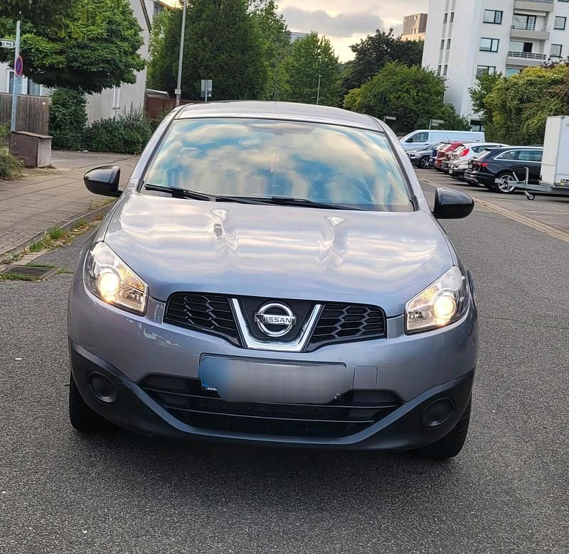 Grau Gebraucht 2012 Nissan Qashqai +2 SUV | 9.100 € (Fairer Preis) - Bild 1/4