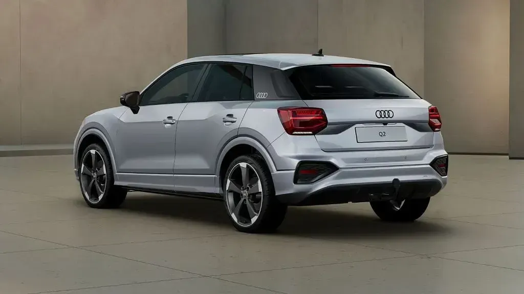 Neu Audi Q2 Advanced Plus 150 PS (110 kW) 2026 Silber (florettsilber) SUV