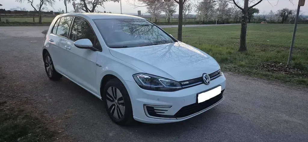 Gebraucht VW e-Golf 100 kW (136 PS) 2019 Weiß Kleinwagen