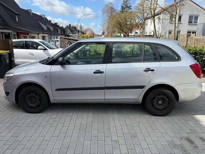 Gebraucht Skoda Fabia Ambiente 90 PS (66 kW) 2011 Silber Kombi