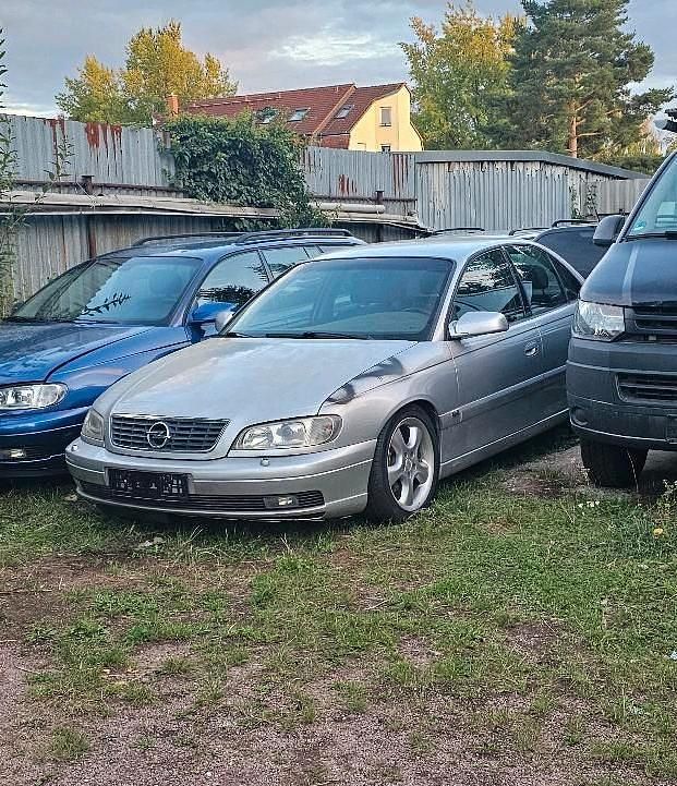 Silber Gebraucht 1999 Opel Omega Limousine | 1.200 € - Bild 1/4