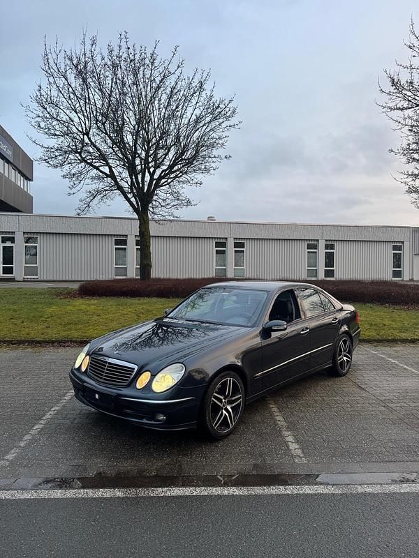 Gebraucht Mercedes E350 272 PS (200 kW) 2005 Andere farben Limousine