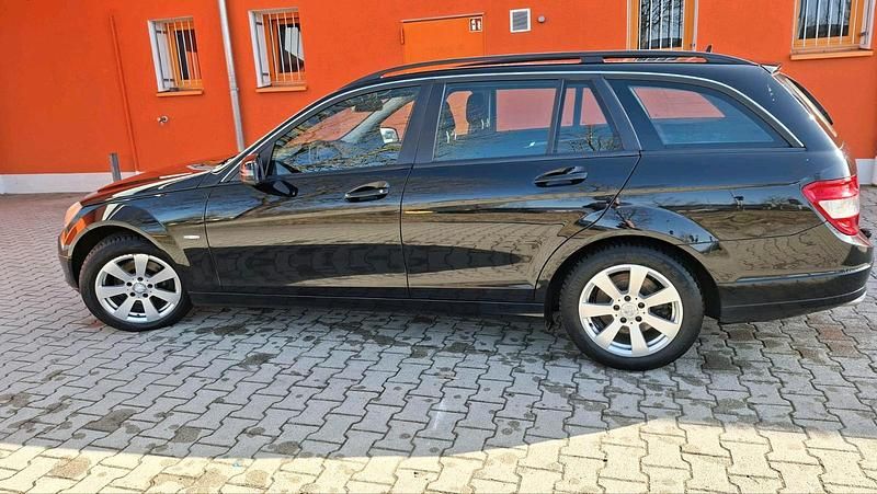 Gebraucht Mercedes C220 170 PS (125 kW) 2010 Schwarz Kombi