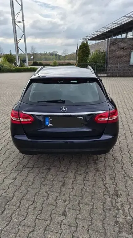 Gebraucht Mercedes C180 116 PS (85 kW) 2017 Blau Limousine