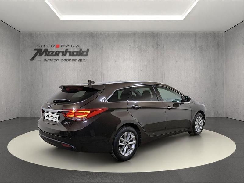 Gebraucht Hyundai i40 Trend 135 PS (99 kW) 2018 Braun Kombi