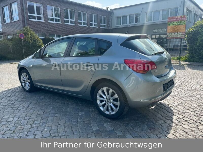 Gebraucht Opel Astra Active 140 PS (102 kW) 2013 Grau Limousine
