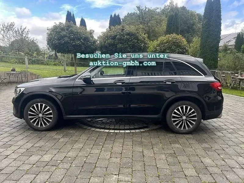 Używany Mercedes GLC250 204 KM (150 kW) 2016 Czarny SUV