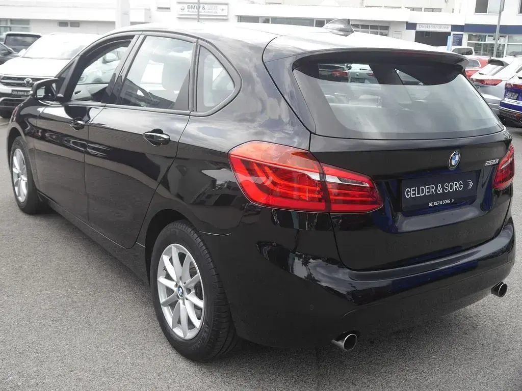Gebraucht BMW 220 Active Tourer Advantage 192 PS (141 kW) 2017 Schwarz Van / Kleinbus