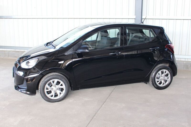 Gebraucht Hyundai i10 Select 67 PS (49 kW) 2019 Schwarz Kleinwagen