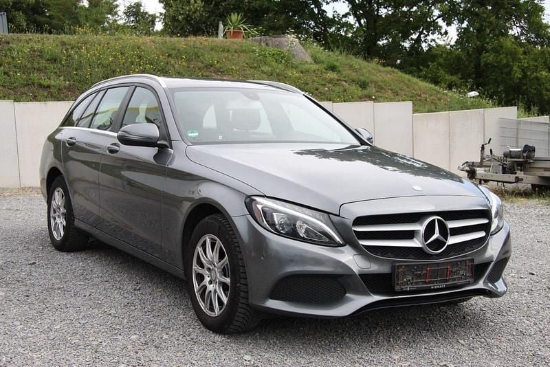 Grau Gebraucht 2016 Mercedes C200 Kombi | 13.499 € - Bild 1/4