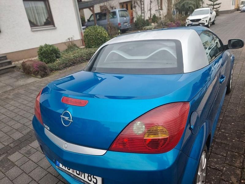 Gebraucht Opel Tigra 90 PS (66 kW) 2008 Schwarz Cabrio