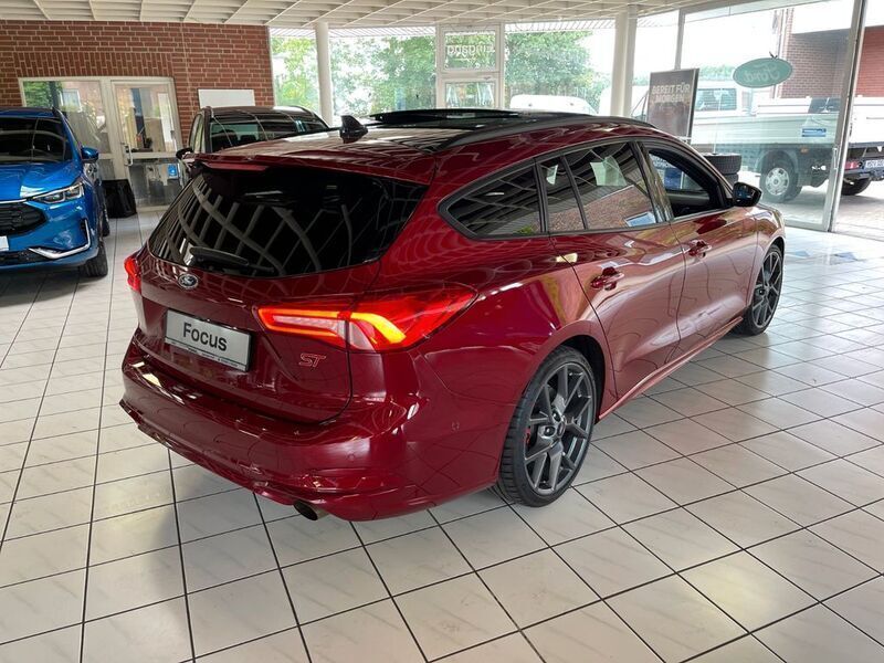Gebraucht Ford Focus ST 280 PS (205 kW) 2020 Rot Limousine