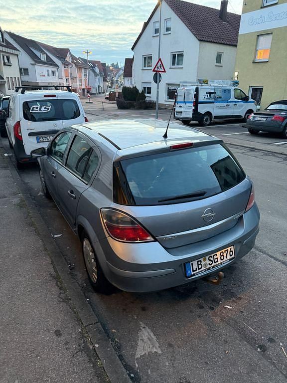 Gebraucht Opel Astra 90 PS (66 kW) 2009 Silber Limousine