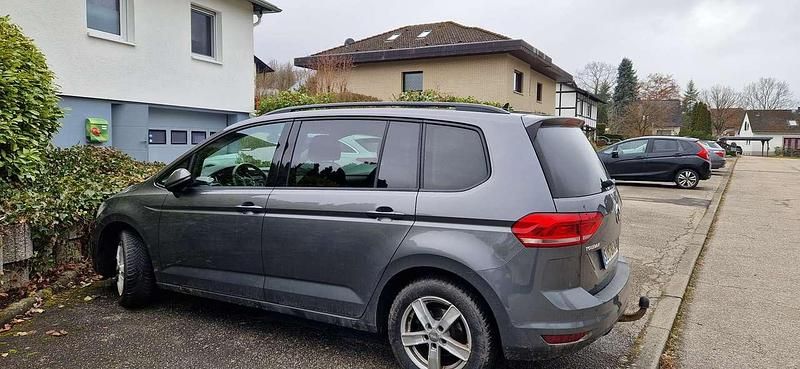 Gebraucht VW Touran Comfortline 110 PS (80 kW) 2016 Grau Van / Kleinbus