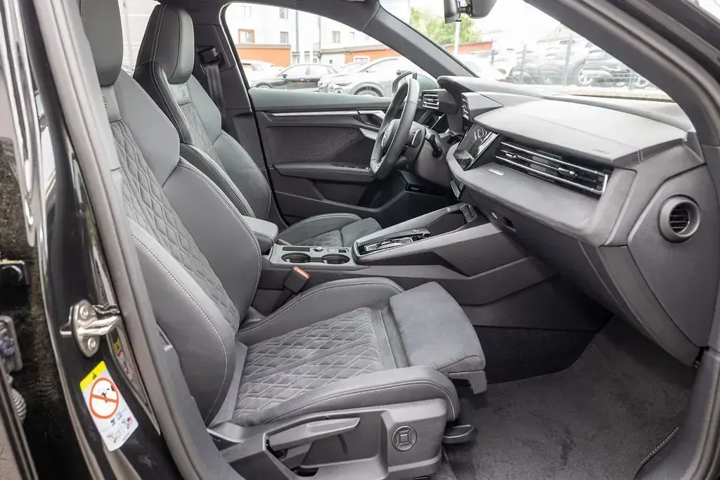 Gebraucht Audi S3 Ambiente 333 PS (244 kW) 2025 Mythosschwarz metallic Limousine