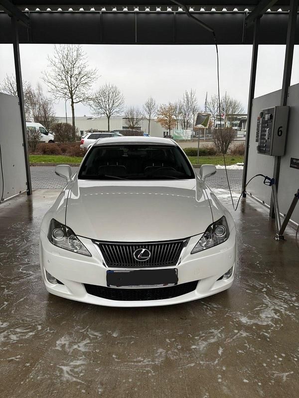 Weiß Gebraucht 2008 Lexus IS220d Limousine | 8.700 € (Teuer) - Bild 1/4