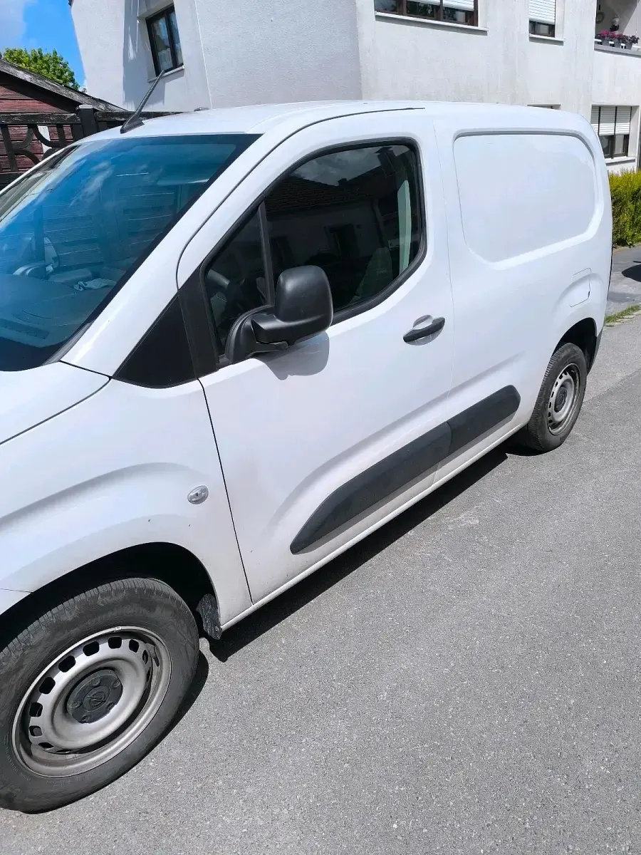 Używany Opel Combo 131 KM (96 kW) 2024 Biały Minivan