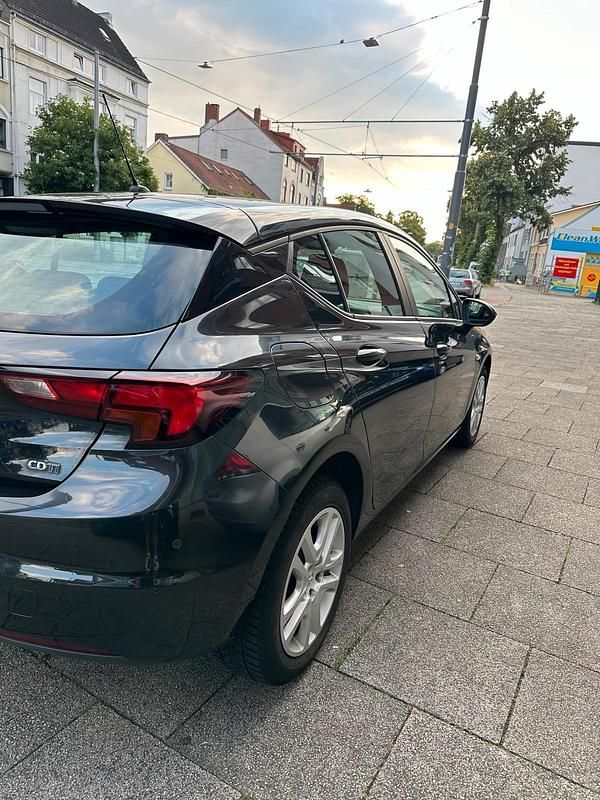 Gebraucht Opel Astra 110 PS (80 kW) 2015 Schwarz Limousine