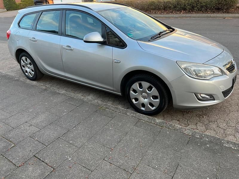 Gebraucht Opel Astra Sport 95 PS (69 kW) 2012 Silber Kombi