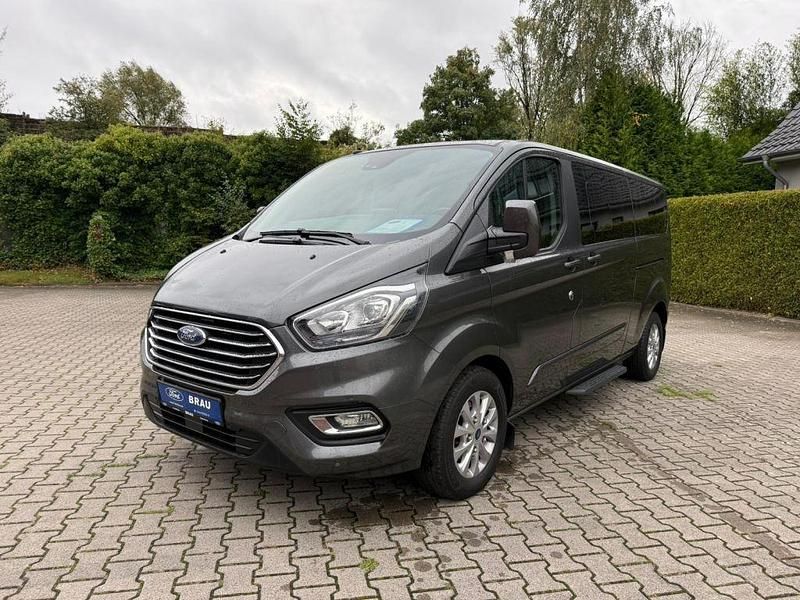 Grau Gebraucht 2019 Ford Tourneo Titanium Van / Kleinbus | 28.990 € (Etwas zu teuer) - Bild 1/4