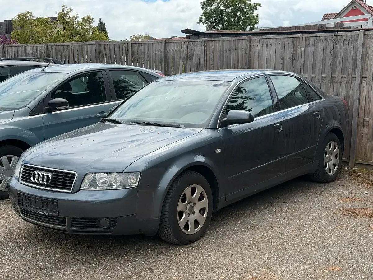 Gebraucht Audi A4 131 PS (96 kW) 2001 Grau Limousine