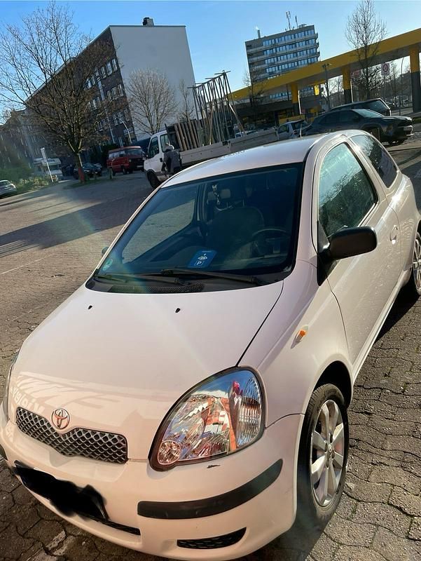 Gebraucht Toyota Yaris 65 PS (47 kW) 2005 Weiß Kleinwagen